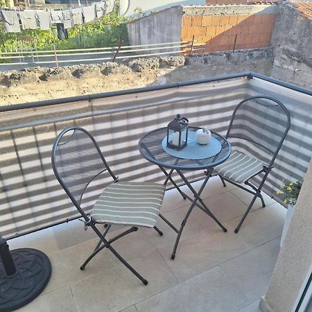 Apartman Laura M Vodice Eksteriør billede