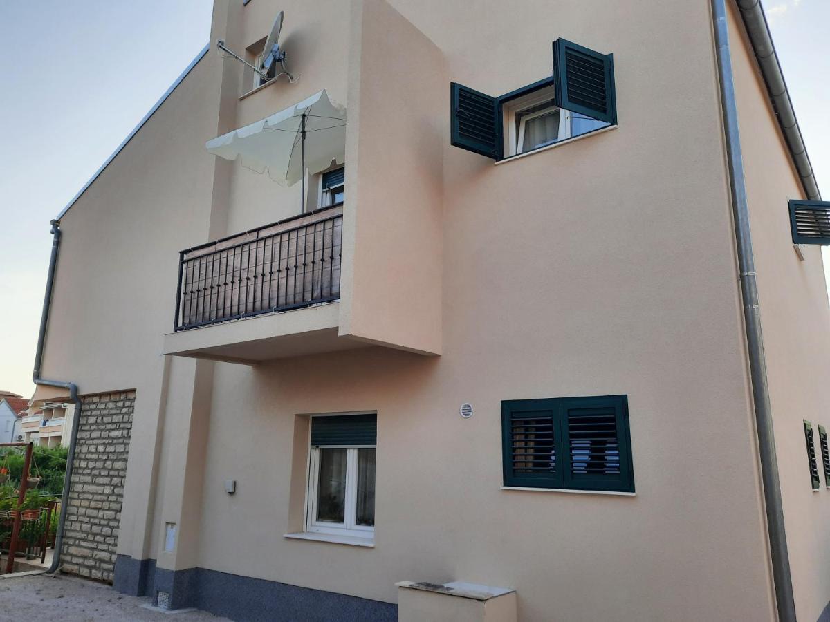 Apartman Laura M Vodice Eksteriør billede