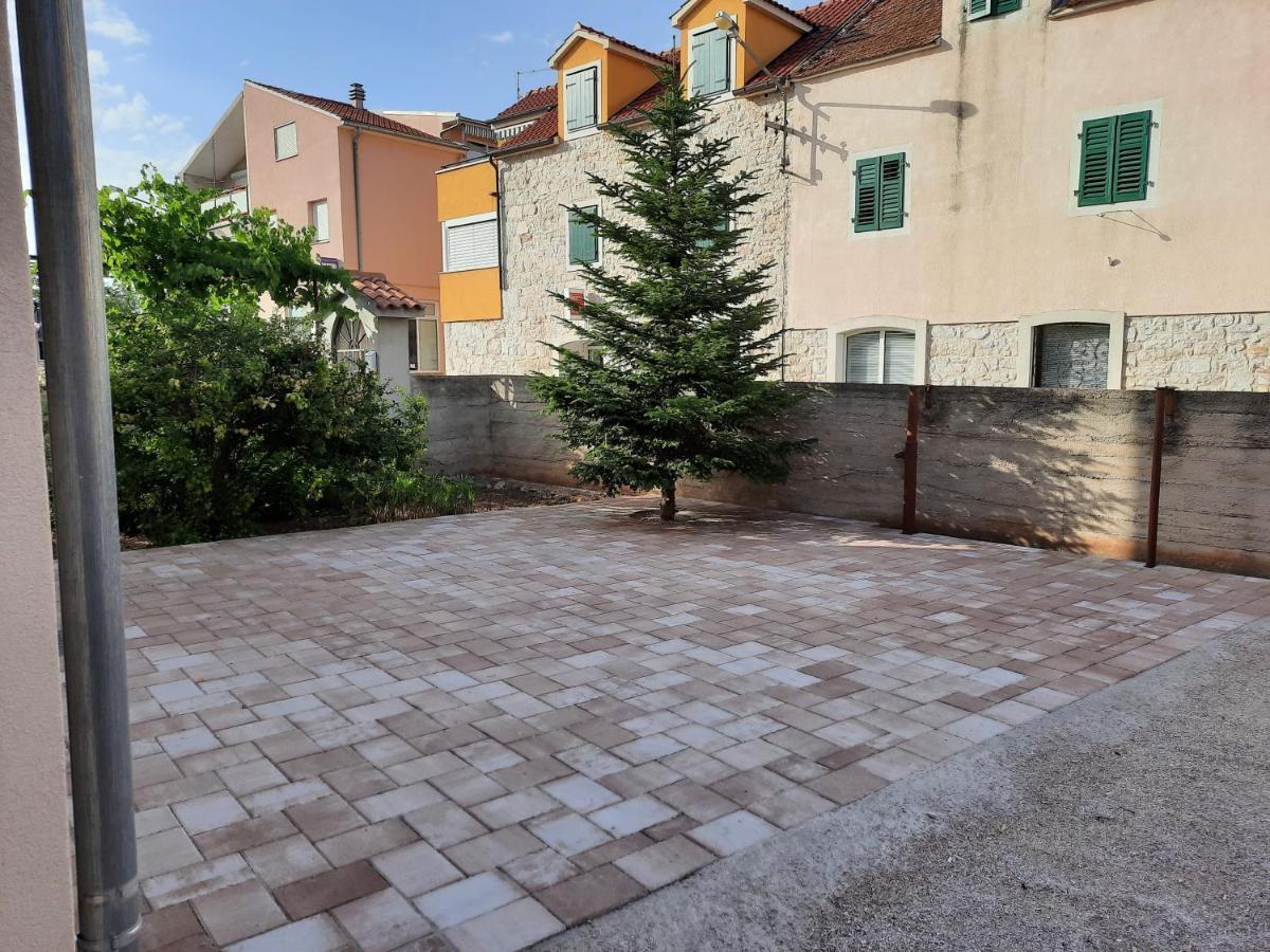 Apartman Laura M Vodice Eksteriør billede