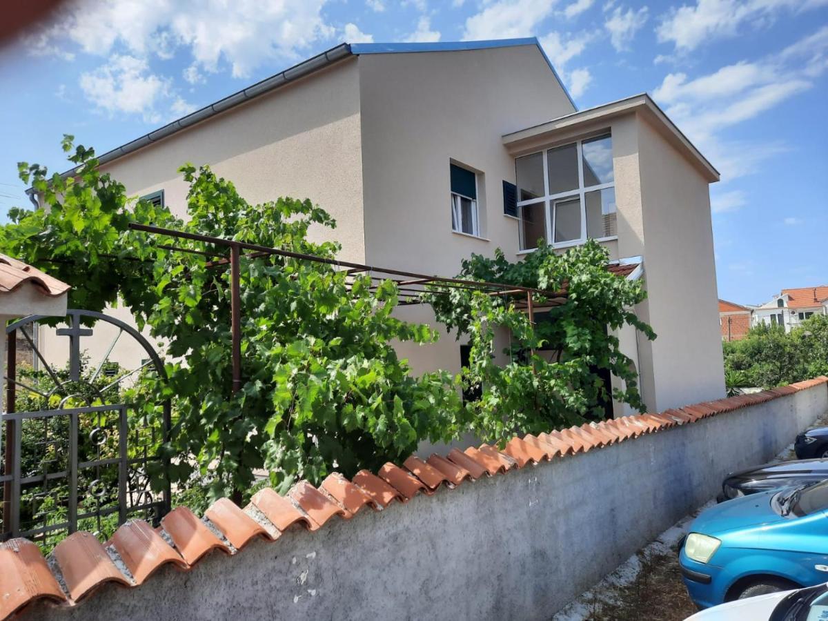 Apartman Laura M Vodice Eksteriør billede