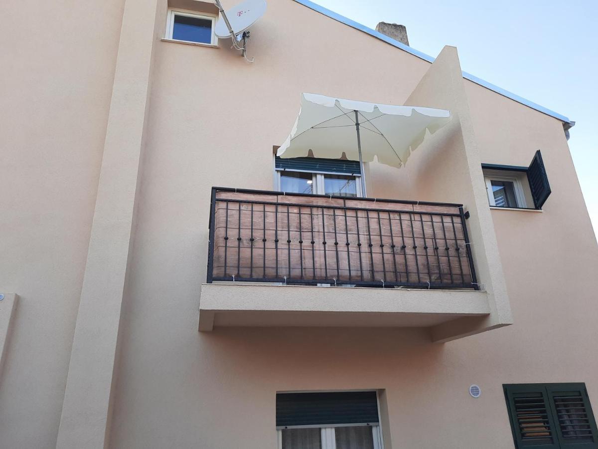 Apartman Laura M Vodice Eksteriør billede