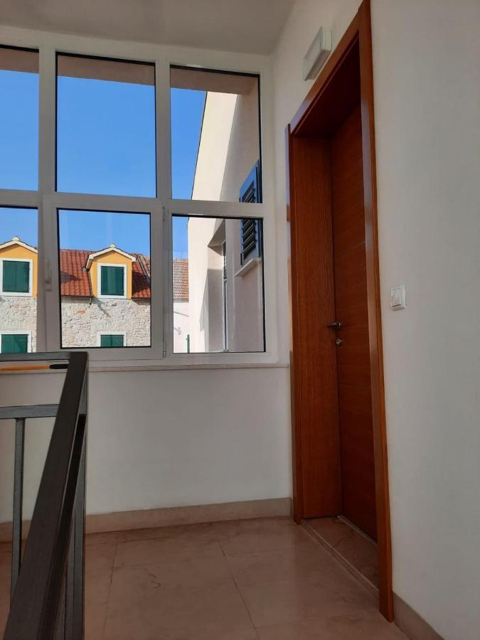 Apartman Laura M Vodice Eksteriør billede