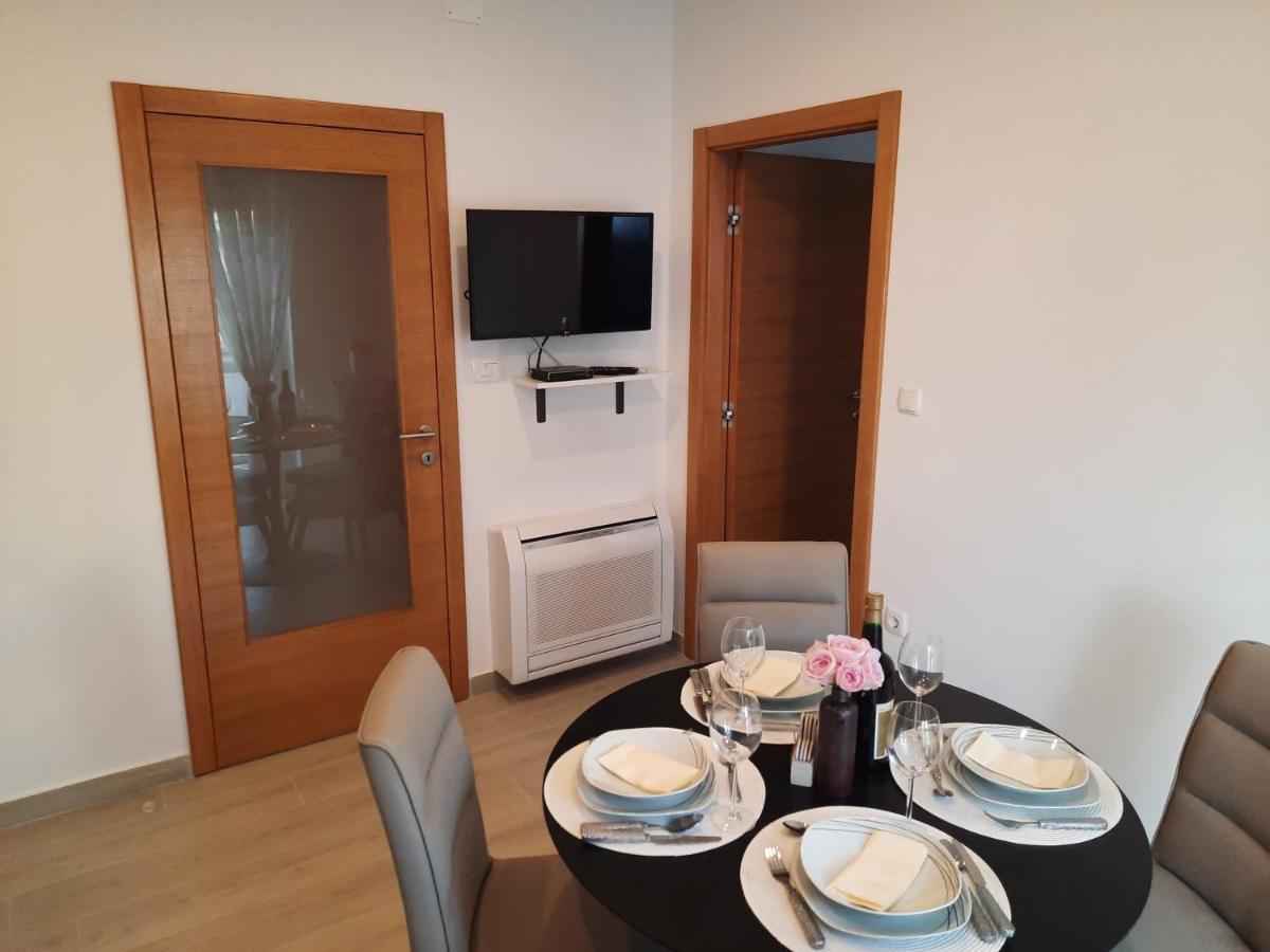 Apartman Laura M Vodice Eksteriør billede