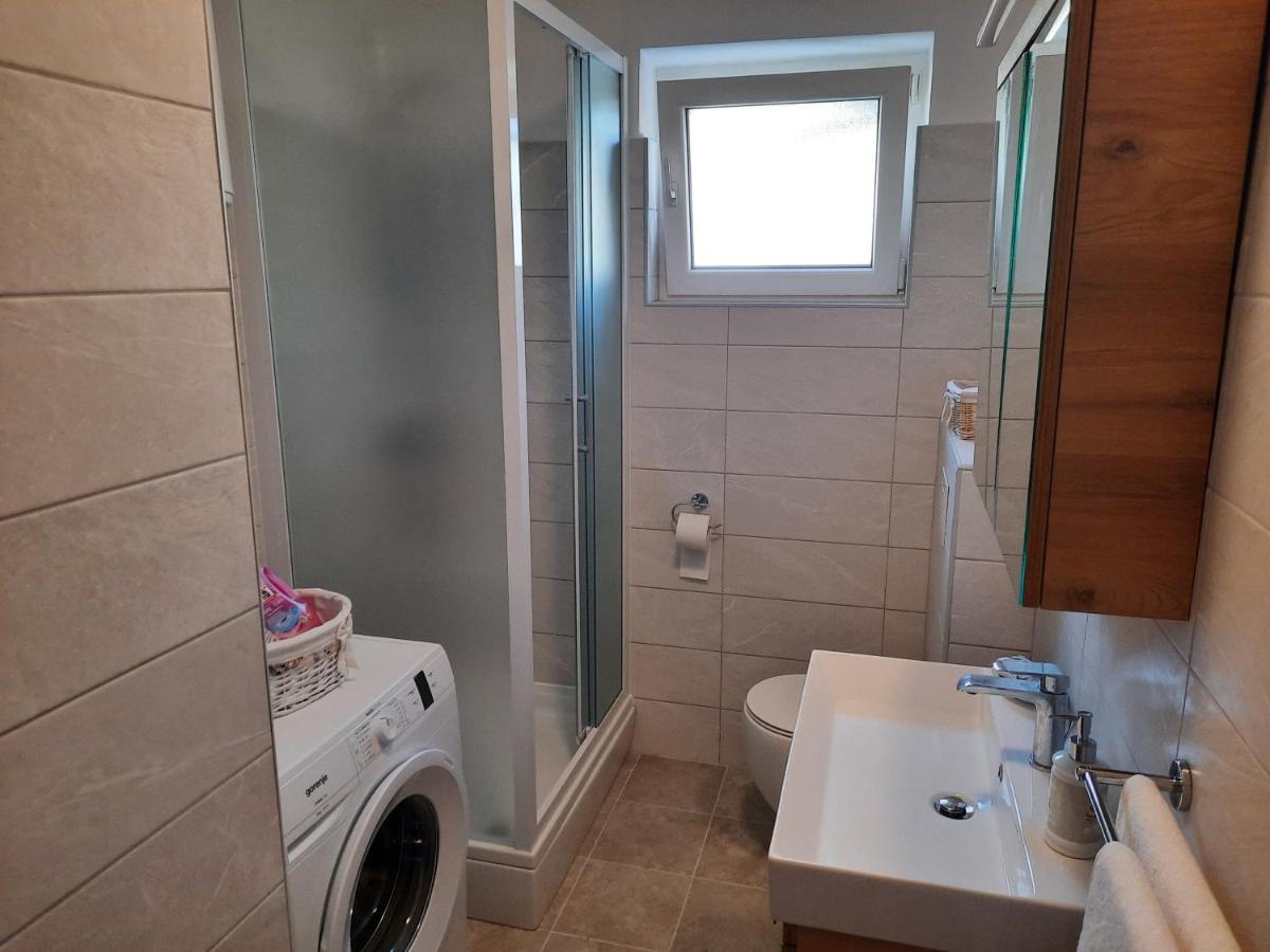 Apartman Laura M Vodice Eksteriør billede