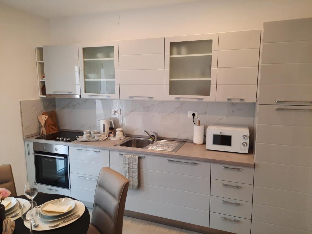 Apartman Laura M Vodice Eksteriør billede
