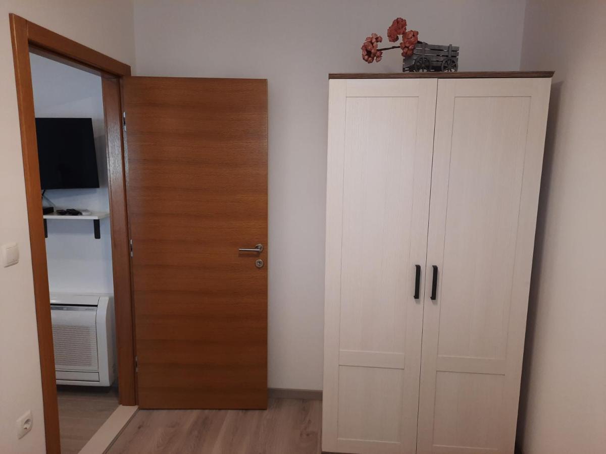 Apartman Laura M Vodice Eksteriør billede