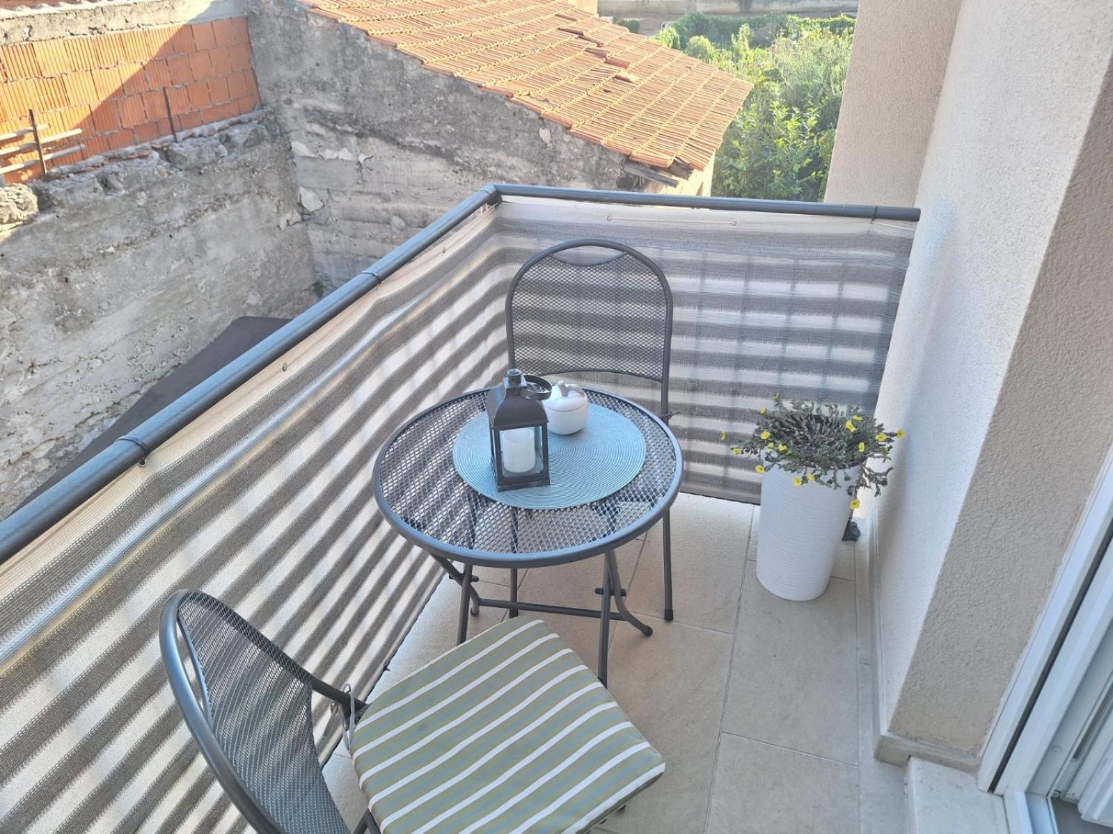 Apartman Laura M Vodice Eksteriør billede